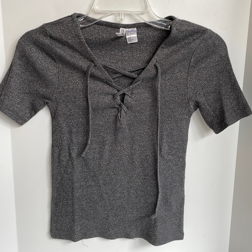 Divided lace up V-neck ribbed cropped short sleeve knit top size medium